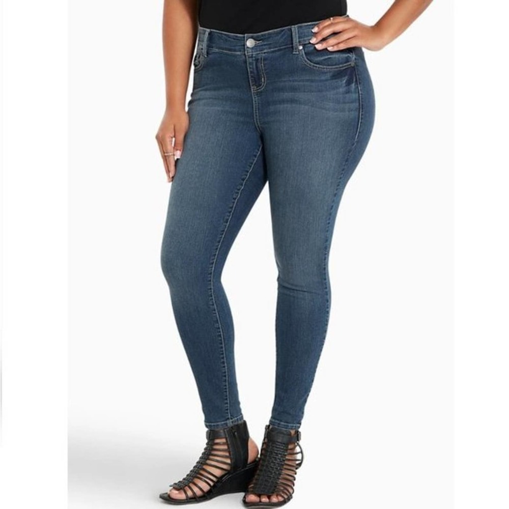 Torrid Skinny Jeans Medium Wash Size 24R